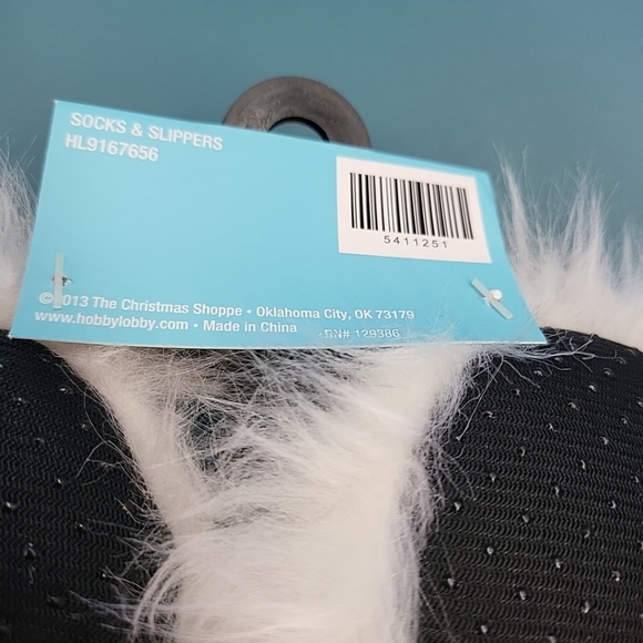 NWT Youth S/M Fuzzy Yeti Christmas Shoppe Slippers Furry White Blue Glitter - Picture 4 of 10